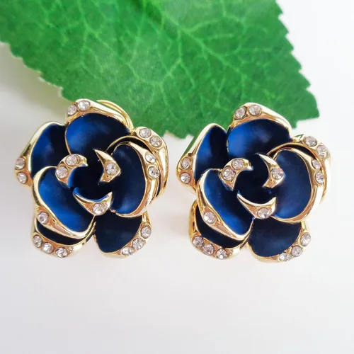 Miniatura 4 de Navachi Pendientes de clip de cristal blanco esmaltado de rosa de 18 quilates chapado en oro