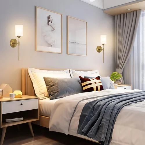 Miniatura 9 de BYOLIIMA Juego de 2 apliques de pared dorados con pantallas cilíndricas blancas de vidrio, luminarias modernas de pared para tocador de baño