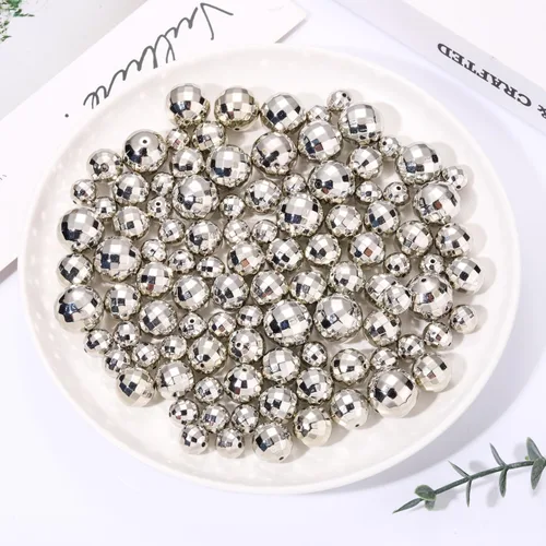 Miniatura 3 de 50 cuentas de bola de discoteca para hacer joyas, cuentas reflectantes de bola de espejo facetadas, dijes plateados de mini bola de discoteca