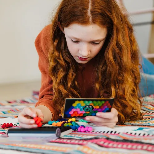 Miniatura 6 de SmartGames IQ Six Pro Juego de Viaje para Niños y Adultos, un Juego Cerebral de Desarrollo de Habilidades - Rompecabezas Mental para Edades de 8
