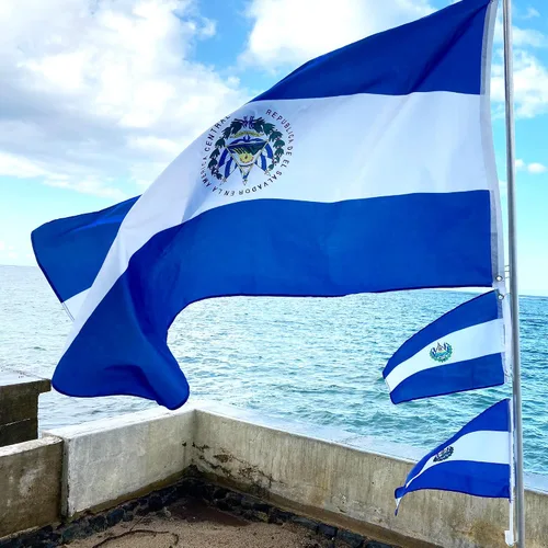 Miniatura 7 de XIFAN Bandera de El Salvador prémium de 3 x 5 pies para exteriores, bandera de país salvadoreño de nailon 210D de doble cara resistente, decoración