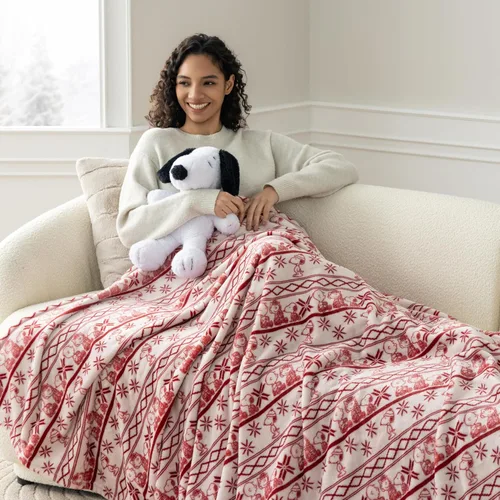 Miniatura 3 de Berkshire Peanuts® VelvetLoft® - Manta de felpa de Snoopy con bonito personaje, acogedora manta Fairisle Crimson Neutral, manta de 55 x 70 pulgadas