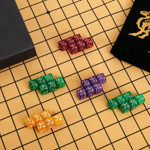 Miniatura 4 de Color MTG - Juego de dados de contador de palabras clave con bolsa de almacenamiento de dados para juegos de mesa MTG TGG (pequeño)