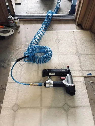 Miniatura 4 de Amflo 24-25E-RET manguera de poliuretano azul en espiral de 120 PSI, 1/4 pulgadas x 25 pies con extremos MNPT giratorios macho y accesorios que