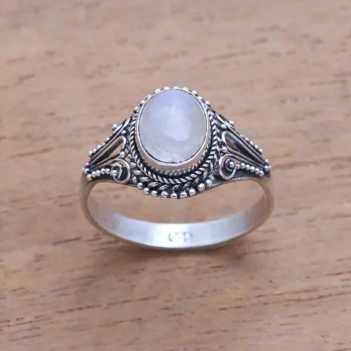 Miniatura 5 de NOVICA Anillo de plata de ley 925 con piedra lunar arcoíris, Plata de ley, piedra de luna Sin gemas.