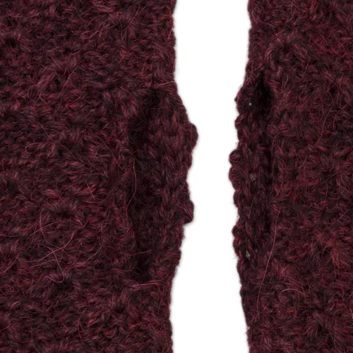 Miniatura 6 de NOVICA Manoplas 100% hechas a mano de alpaca bebé sin dedos con estampado de lana granate, guantes de accesorios de lana burdeos Perú 'Patrón