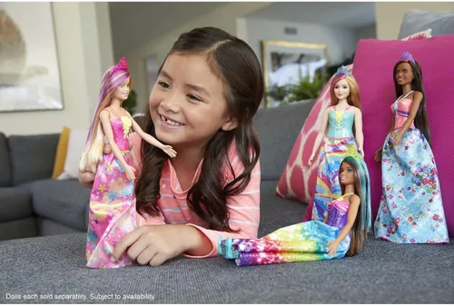 Miniatura 2 de Barbie Dreamtopia Royal Fashion Muñeca y accesorio, rubio con rayas moradas con falda rosa extraíble y diadema