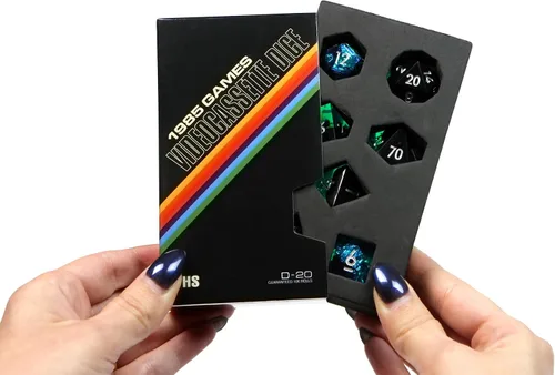Miniatura 6 de 1985 Games Juego de dados D&D de borde afilado – Dados poliédricos de resina hechos a mano en caja retro VHS – 7 dados para TTRPG (Bola de Cristal)