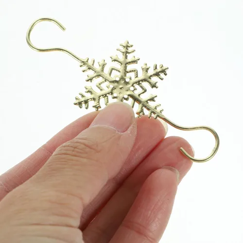 Miniatura 6 de HOMSFOU Decoración de escritorio, 10 ganchos de adorno de árbol de copo de nieve, ganchos decorativos de alambre de metal para árbol de Navidad