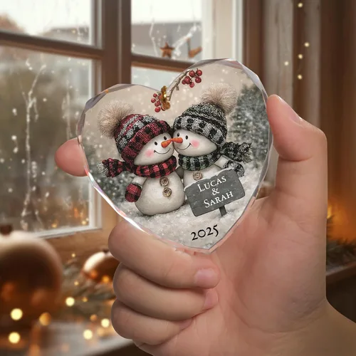 Miniatura 4 de Noni Adorno personalizado de cristal de corazón para parejas, nombres personalizados impresos y año 2026, muñeco de nieve para parejas, recuerdo