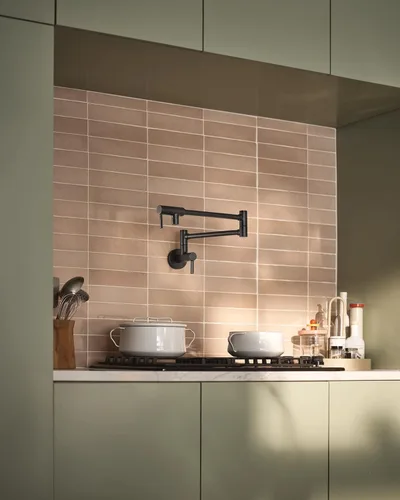 Miniatura 2 de Moen Llenador de ollas de montaje en pared plegable con brazo oscilante moderno negro mate, grifo de estufa de cocina de doble articulación, S665BL