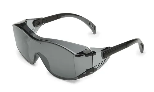 Gateway Safety 6983 Cover2 - Gafas de seguridad protectoras - Over-The-Glass (OTG), lente gris, varillas negras Humo