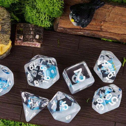 Miniatura 4 de Cusdie Dados DND de 7 troqueles, juego de dados poliédricos rellenos de animales, para juegos de rol, dados D&D (pingüino azul)