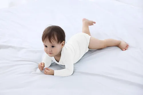 Miniatura 5 de GUISBY Body unisex de rayón de bambú a presión para bebé, manga larga con puños y mitones