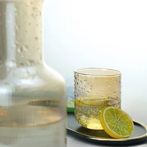 Miniatura 5 de Sizikato Jarra de agua de noche de cristal ámbar de 25 onzas con vaso de cristal.