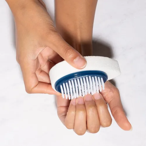 Miniatura 5 de Tweezerman Exclusivo cepillo de uñas de doble superficie y combo de callo, azul noche