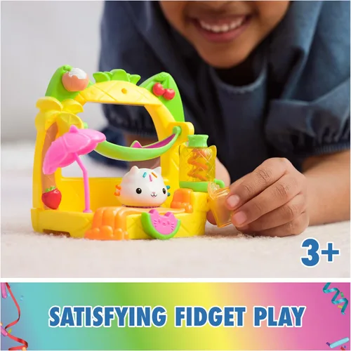 Miniatura 3 de DreamWorks Gabby's Dollhouse, juego de balcón de batido de frutas de Cakey, 8 piezas con figuras de juguete, accesorios para casa de muñecas y juego