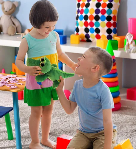 Miniatura 6 de DolliBu - Animal de peluche de cocodrilo verde, súper suave, ojos grandes abrazables para niños y adultos, 6 pulgadas