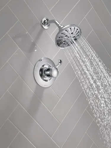 Miniatura 2 de Delta Faucet Esato Serie 14 - Grifo de ducha cromado monomando, kit de molduras de ducha con cabezal de ducha cromado H2Okinetic de 5