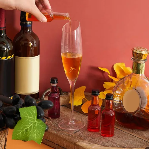 Miniatura 4 de Tessco 100 Piezas Botellas Pequeñas de Licor de Plástico Mini Botella de Aderezo para Ensalada Navidad Pequeños Chupitos de Alcohol con Tapa Vino