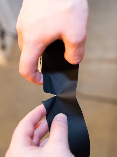 Miniatura 3 de TapePlus Gaffer Cinta adhesiva alternativa - 4 pulgadas x 40 yardas, negro - Adhesivo resistente al agua para cables AV y eléctricos, accesorios e