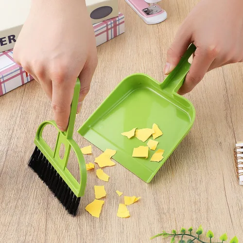 Miniatura 9 de Healifty Paquete de 18 mini recogedor y cepillo para polvo, escoba pequeña y recogedor con asa para mascotas, niños, escritorio, hogar, campamento