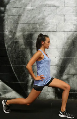Miniatura 7 de Icyzone Camiseta deportiva con espalda cruzada, sin mangas, para mujer, paquete de 3