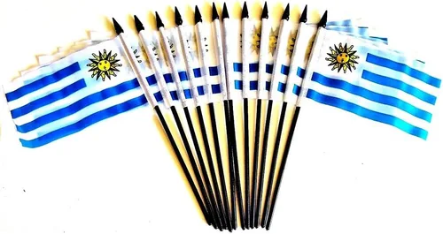 Miniatura 130 de Paquete de 12 banderas de escritorio de oficina en miniatura de poliéster internacional de 4 x 6 pulgadas, 1 docena de banderas pequeñas de 4 x 6