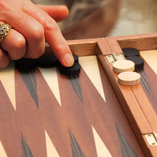 Miniatura 4 de Set de juego de backgammon lacado con incrustaciones de madera en blanco y negro, 13 pulgadas (versión inglés)