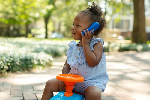 Miniatura 10 de Blippi NE Basic Ride-On by Dynacraft - Diseño divertido y colorido, perfecto para niños pequeños, resistente y duradero, fácil de montar, ideal