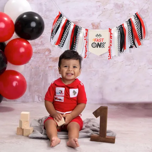 Miniatura 4 de Fast One - Cartel de cinta para silla alta – Decoración de fiesta de primer cumpleaños de carreras, cinta roja y negra, telón de fondo de fotos
