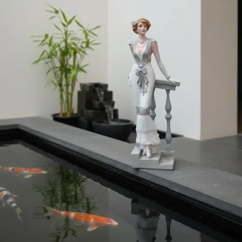 Miniatura 2 de Comfy Hour Figura de dama victoriana de 13 pulgadas, elegante estatua de mujer apoyada en la escalera, estilo art déco de los años 20, decoración