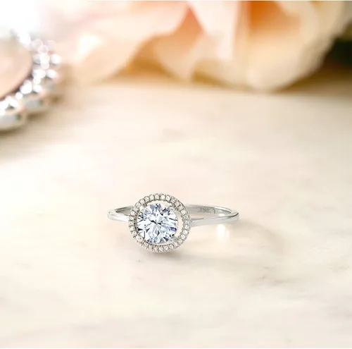 Miniatura 5 de Gem Stone King Anillo de compromiso de oro blanco de 10 quilates con corazones y flechas redondas de zafiro y diamante para mujer, 1.42 quilates
