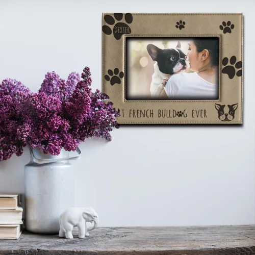 Miniatura 3 de BELLA BUSTA - Perzsonalize - Marco de fotos de piel grabada con texto en inglés «Best Bulldog Francés» (4 x 6 horizontal)