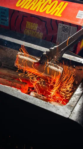 Miniatura 6 de Thaan, Carbón estilo tailandés. Tiempo de combustión de 4-6 horas. Carbón de calidad de restaurante. Baja ceniza, sin humo, alto calor. Hasta 1200