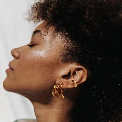 Miniatura 2 de MRSXIA Aretes Huggie para mujer, diseño de aro de oro de 18 quilates, con relleno de oro de 18 quilates, pequeños, simples, delicados