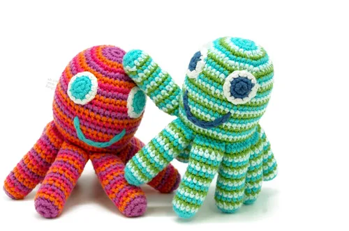 Miniatura 6 de Pebble Sonajero de bebé de pulpo hecho a mano, rayas verdes, océano, playa, costero, juguete de ganchillo para bebé, comercio justo, lavable a