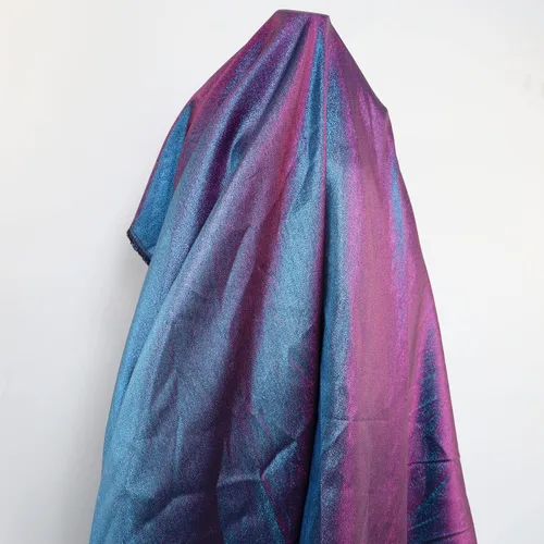 Miniatura 3 de Tela iridiscente de dos tonos con hilo metálico que cambia de color para coser vestido de disfraz (mezcla azul fucsia) 60 pulgadas de ancho, 1 yarda