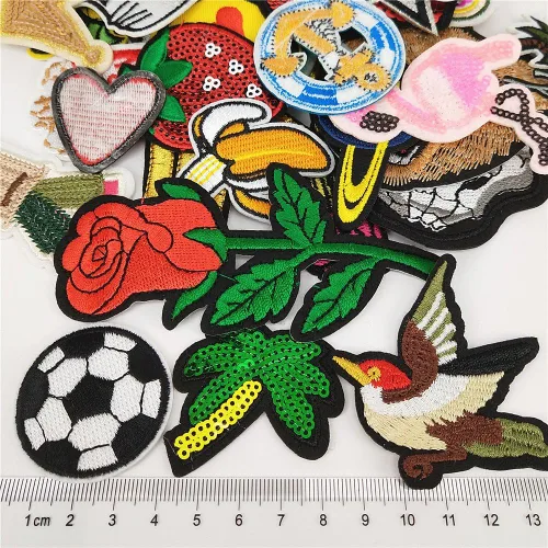 Miniatura 3 de 20/50/100 piezas de parches bordados de estilos surtidos aleatorios para coser/planchar en la ropa, vestido de planta, sombrero, jeans, flores