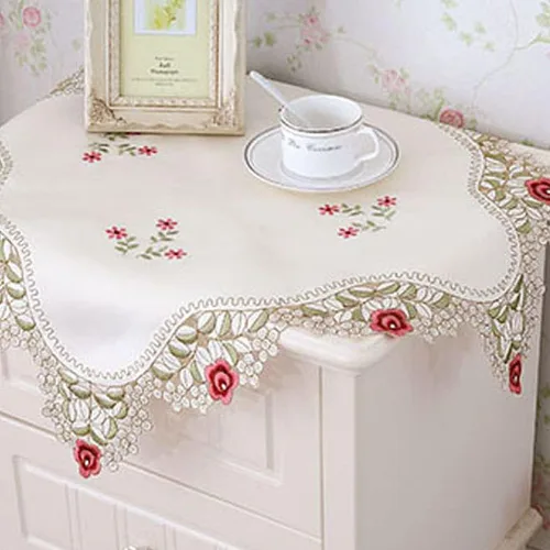 LeLehome Mantel cuadrado de encaje bordado con flores de 33 pulgadas, mantel pequeño clásico vintage floral, cubierta para mesa auxiliar y mesita de