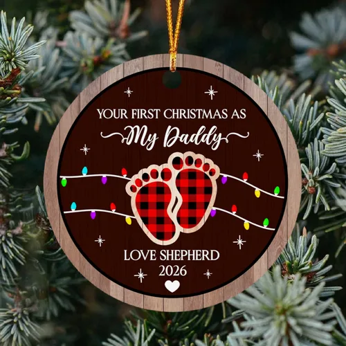 Adorno de Navidad con texto en inglés "Your First Christmas As My Daddy 2025", regalo de recuerdo personalizado para nuevo papá Adorno Your Are
