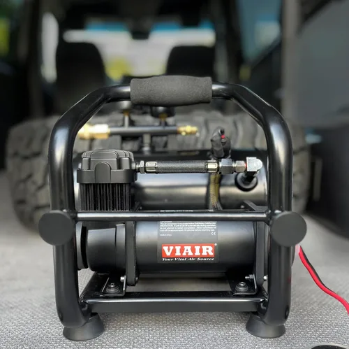 Miniatura 5 de VIAIR Compresor Plug-N-Play 380C, 12V, tanque de 1.5 galones, 200 PSI nominal con acceso de alimentación de 7 vías, para clavar, herramientas