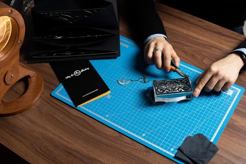 Miniatura 4 de Rompecabezas de metal 3D para adultos, estuche de metal perfecto con mecanismo de apertura, kit de bricolaje de metal, hermosa funda de metal