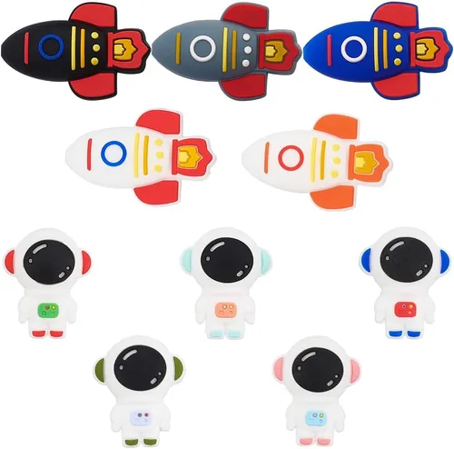 SUNNYCLUE 10 estilos de cuentas focales de silicona lindas 3D astronautas encantos de personajes de silicona a granel de dibujos animados espaciales