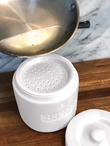 Miniatura 7 de Fox Run Recipiente de grasa de tocino de porcelana con colador, contenedor de grasa blanco para cocina, 5 x 5 x 5.5 pulgadas