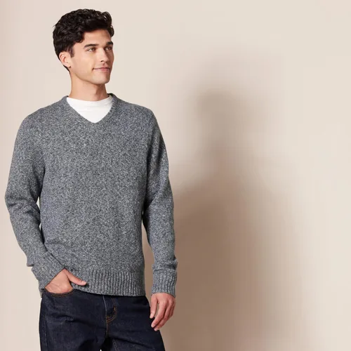 Miniatura 2 de Tienda Essentials Suéter de manga larga con cuello en V suave para hombre