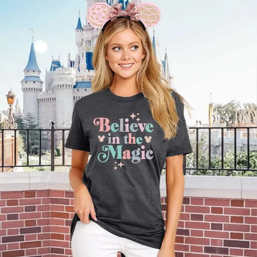 Miniatura 3 de FRYAID Camiseta mágica para mujer, diseño de castillo del reino y teñido anudado, camisetas de manga corta para vacaciones familiares