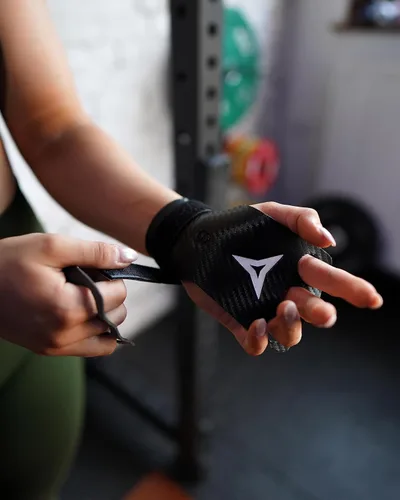 Miniatura 5 de BREAKING LIMITS Crossfit Grips - Puños de gimnasia de 3 agujeros, agarre de mano de carbono, Calleras para Crossfit, agarre de gimnasia para hombres
