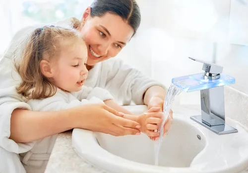 Miniatura 7 de Grifo LED para lavabo de baño, grifo cromado de un solo orificio o cascada central de 4 pulgadas con boquilla de vidrio y luces LED sensibles a