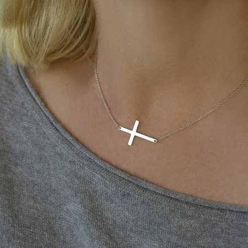 Miniatura 4 de Collar con cruz ubicada de costado de plata de ley 925
